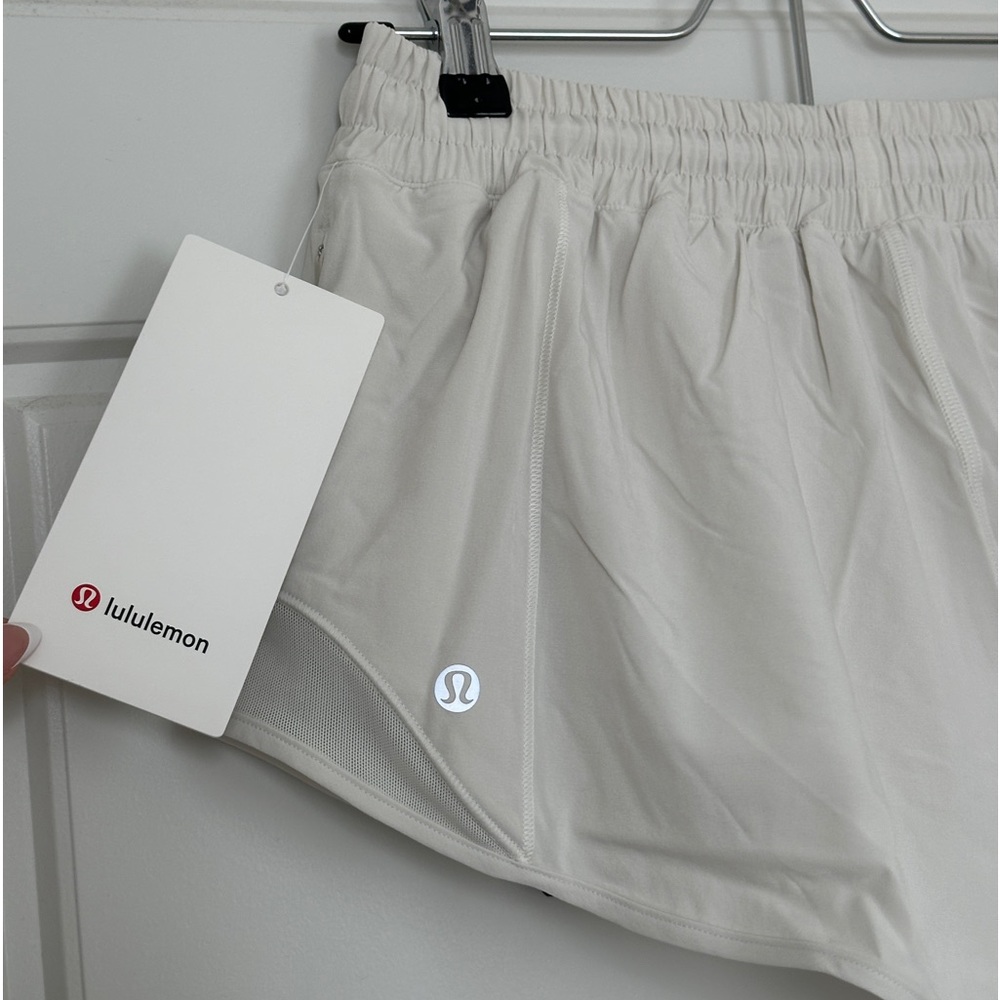 NWT* Lululemon Bone Hotty Hot Low-Rise Lined Short 2.5" - Picture 8 of 12